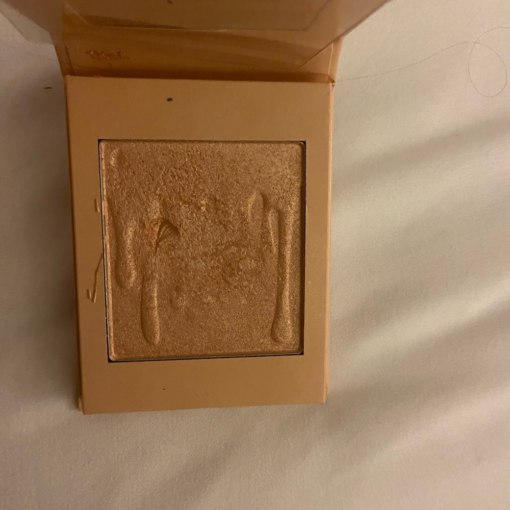 KYLIE HIGHLIGHTER. COTTON CANDY DREAM